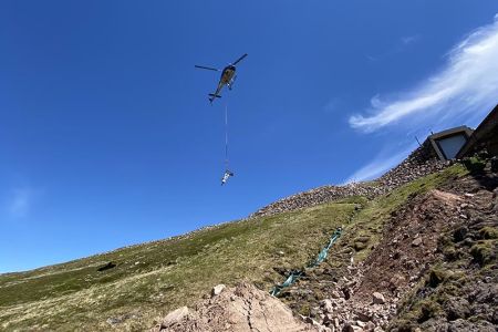 FRD-Furukawa-FXJ175-hammer-being-delivered-to-Cairngorm-Mountain.jpg